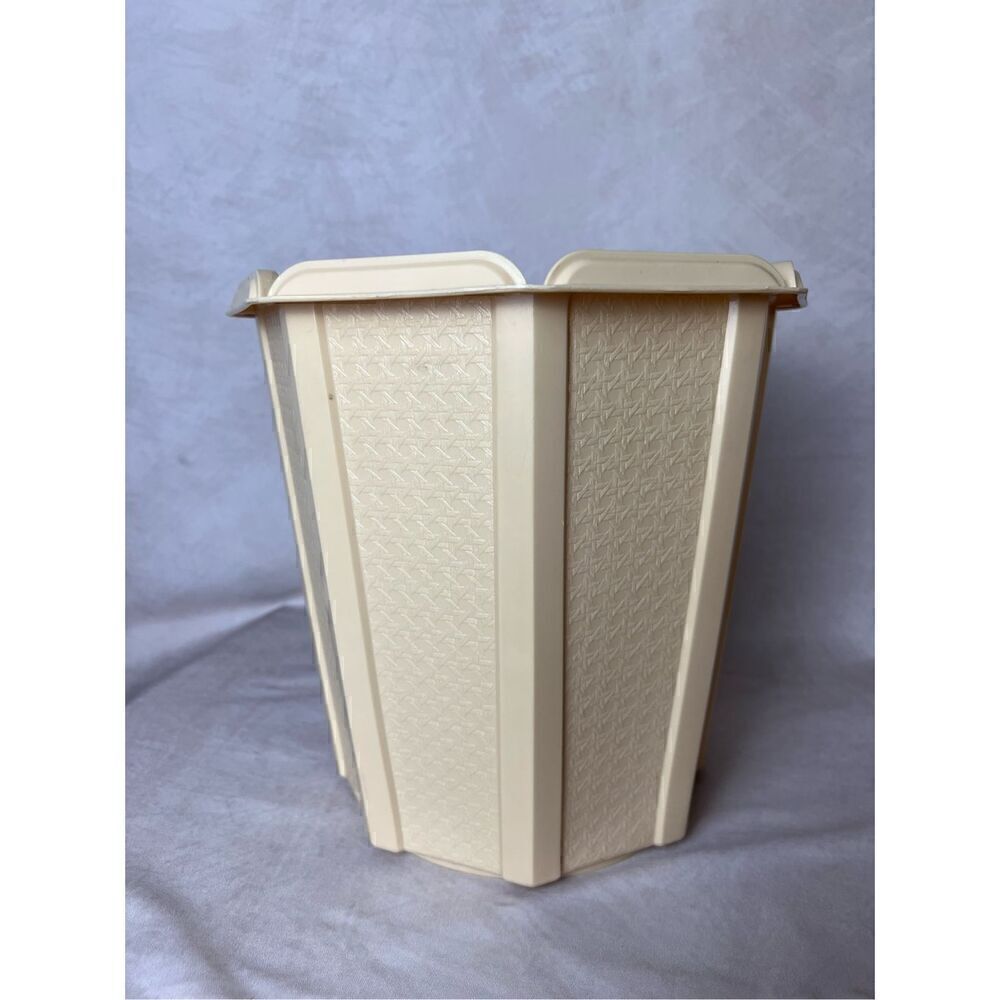 Vintage Rubbermaid Trashcan Waste Bin